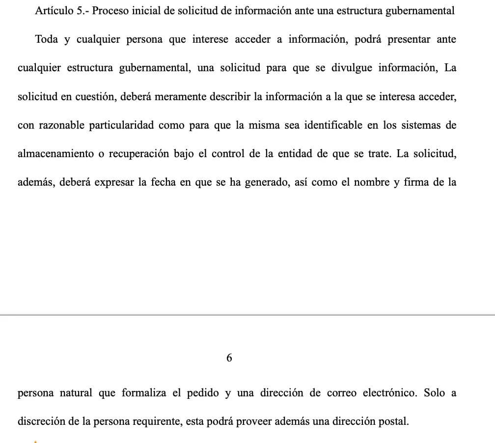 Imagen de la página 5 y 6 del Proyecto del Senado 442 (2017) que muestra el Artículo 5, donde se requiere que el ciudadano incluya su nombre, firma y dirección para solicitar información pública.
