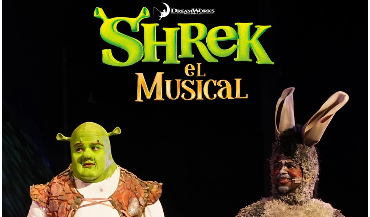 Personajes de Shrek y Burro en escena durante “Shrek El Musical”, obra producida por BAS Entertainment que culmina su temporada en el Centro de Bellas Artes de Santurce el 12 de octubre de 2025.