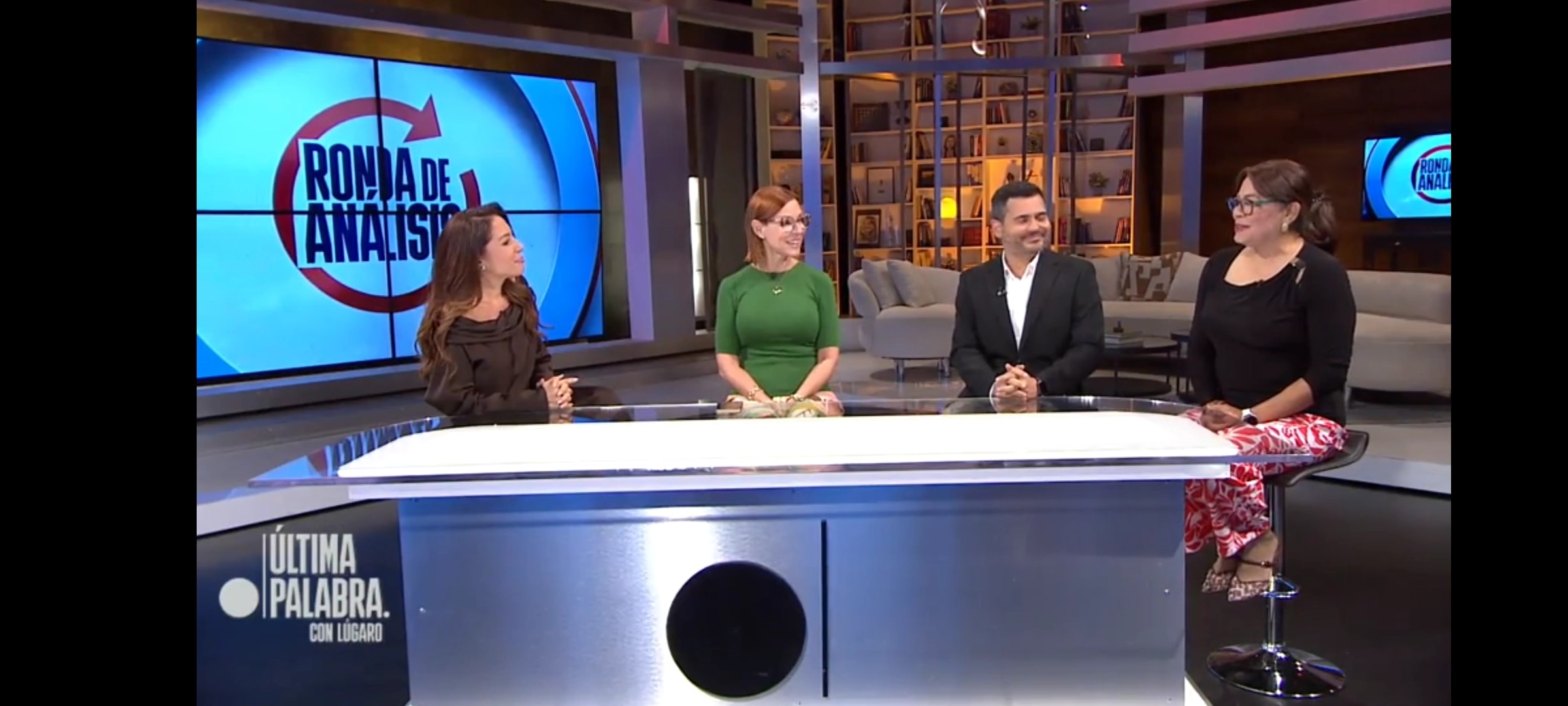 Captura del programa Última Palabra con Lúgaro durante la Ronda de Análisis. De izquierda a derecha: Alexandra Lúgaro, Mariela Vallines vestida de verde, Olvin Valentín de traje oscuro y Nilda Pérez de blusa negra con falda floreada, sentados frente a una mesa de estudio con el logo del programa al fondo.