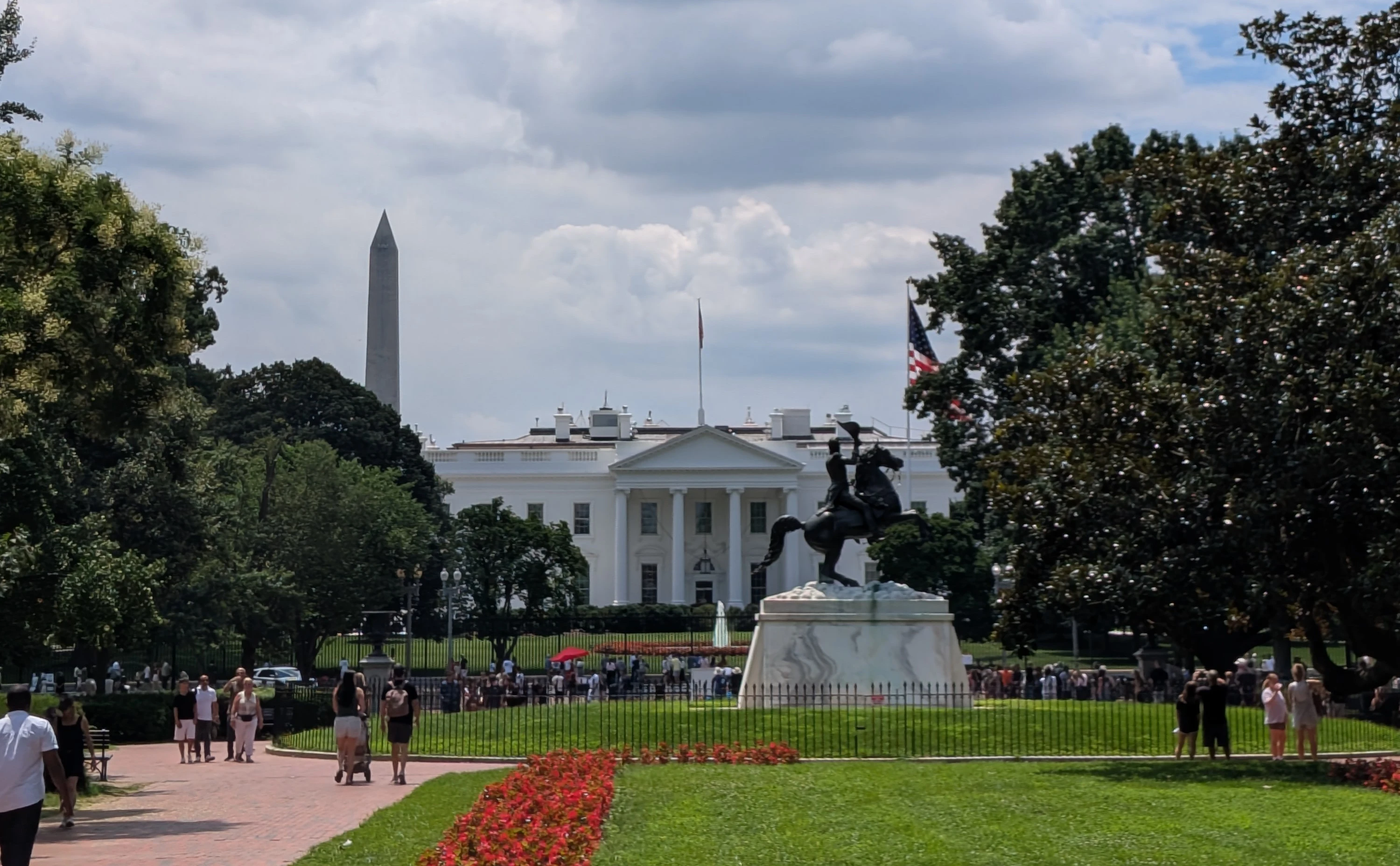 Ordenan cierre del gobierno federal tras tranque presupuestario