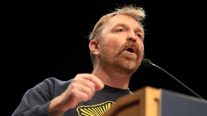 El candidato demócrata al Senado federal por Maine, Graham Platner, enfrenta una nueva controversia en medio de su campaña (Getty Images)
